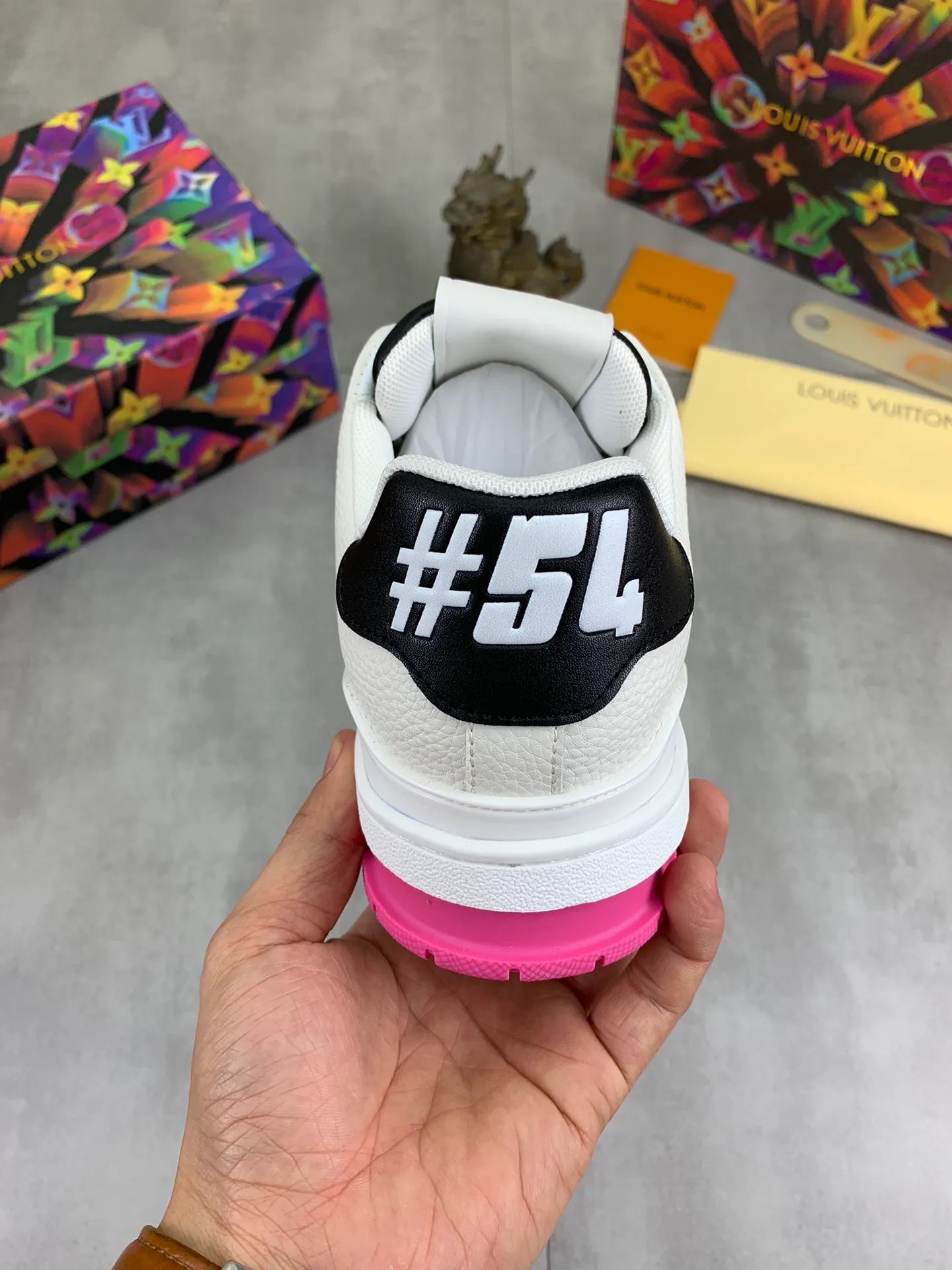 Men's shoes 💰P580 New style 💰💎💎Latest color High version 2025Louis*Vuitto* LV Traine Catwalk TRAINER outsole and fabric private model A shoe that definitely costs a lot of money and effort. This series was designed after the arrival of Vifgil. It is favored by many fans every season. Original TPU outsole Original packaging Men's size: 38-45 (46 can be customized) Color: 3️⃣ colors available (available from stock, super fast delivery)